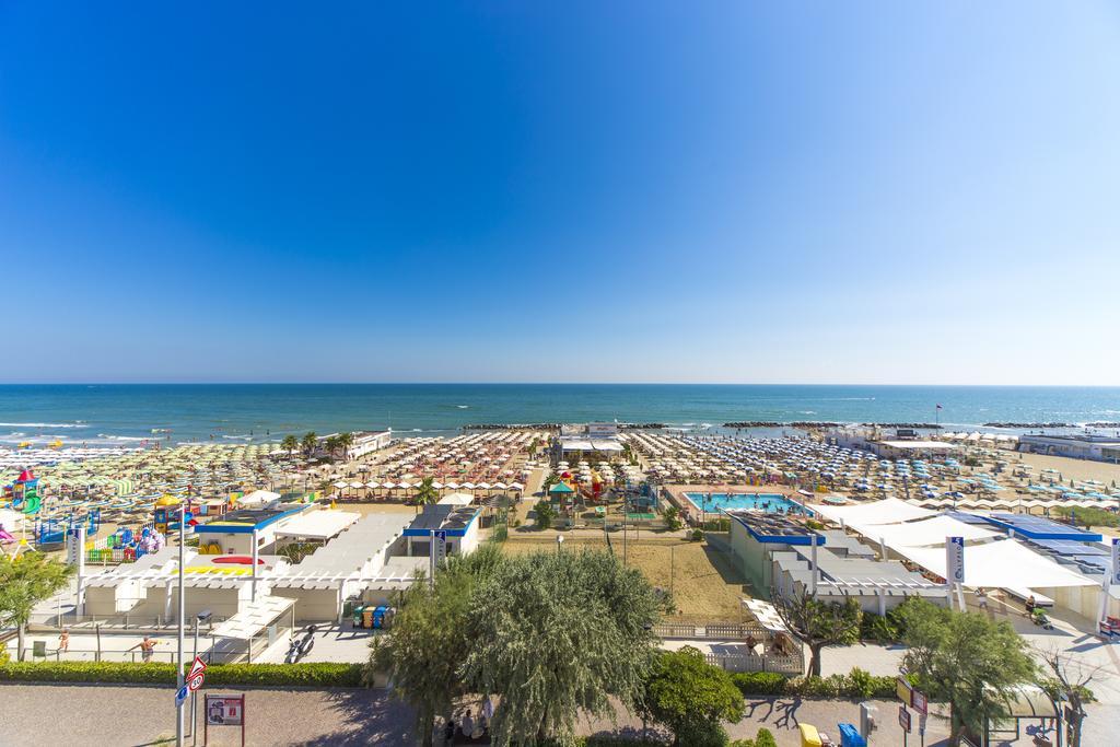 Hotel Touring Misano Adriatico Exterior photo