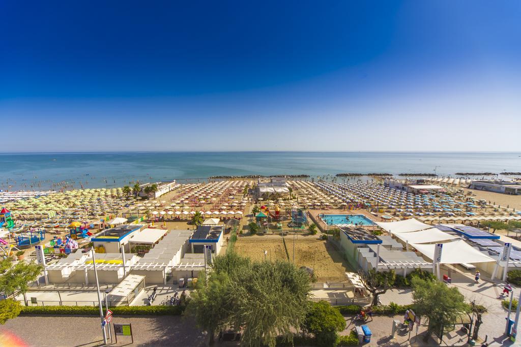 Hotel Touring Misano Adriatico Exterior photo