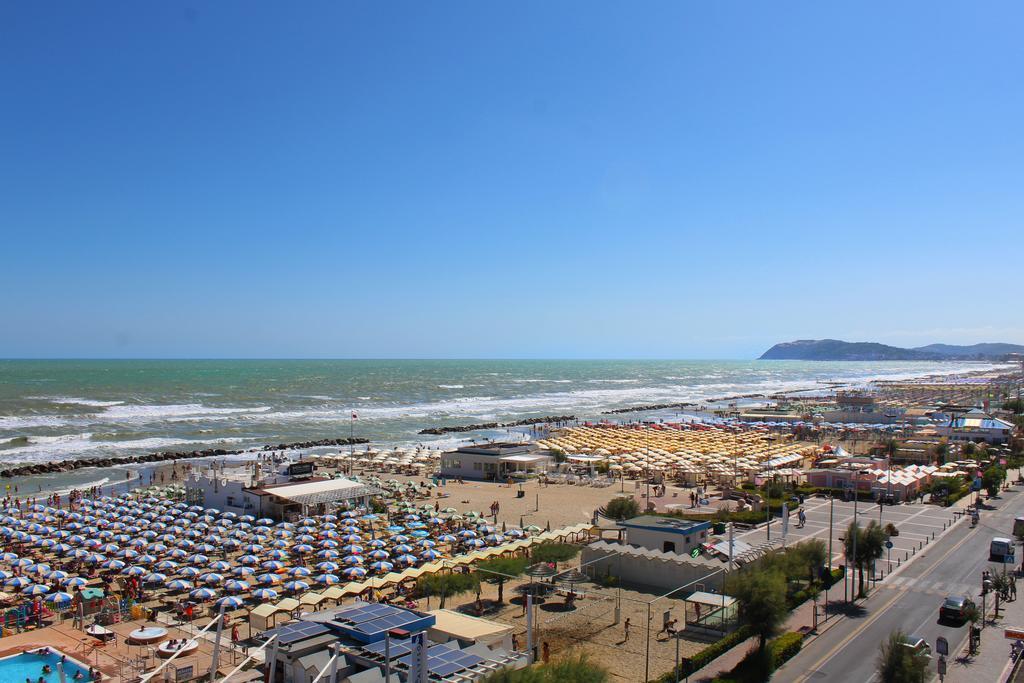 Hotel Touring Misano Adriatico Exterior photo